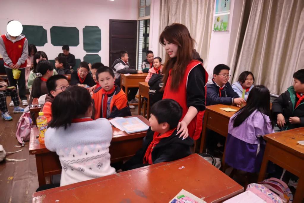 爱如清风 拂启心扉｜2024级应用心理学1班赴屿头村小学开展心理健康主题活动